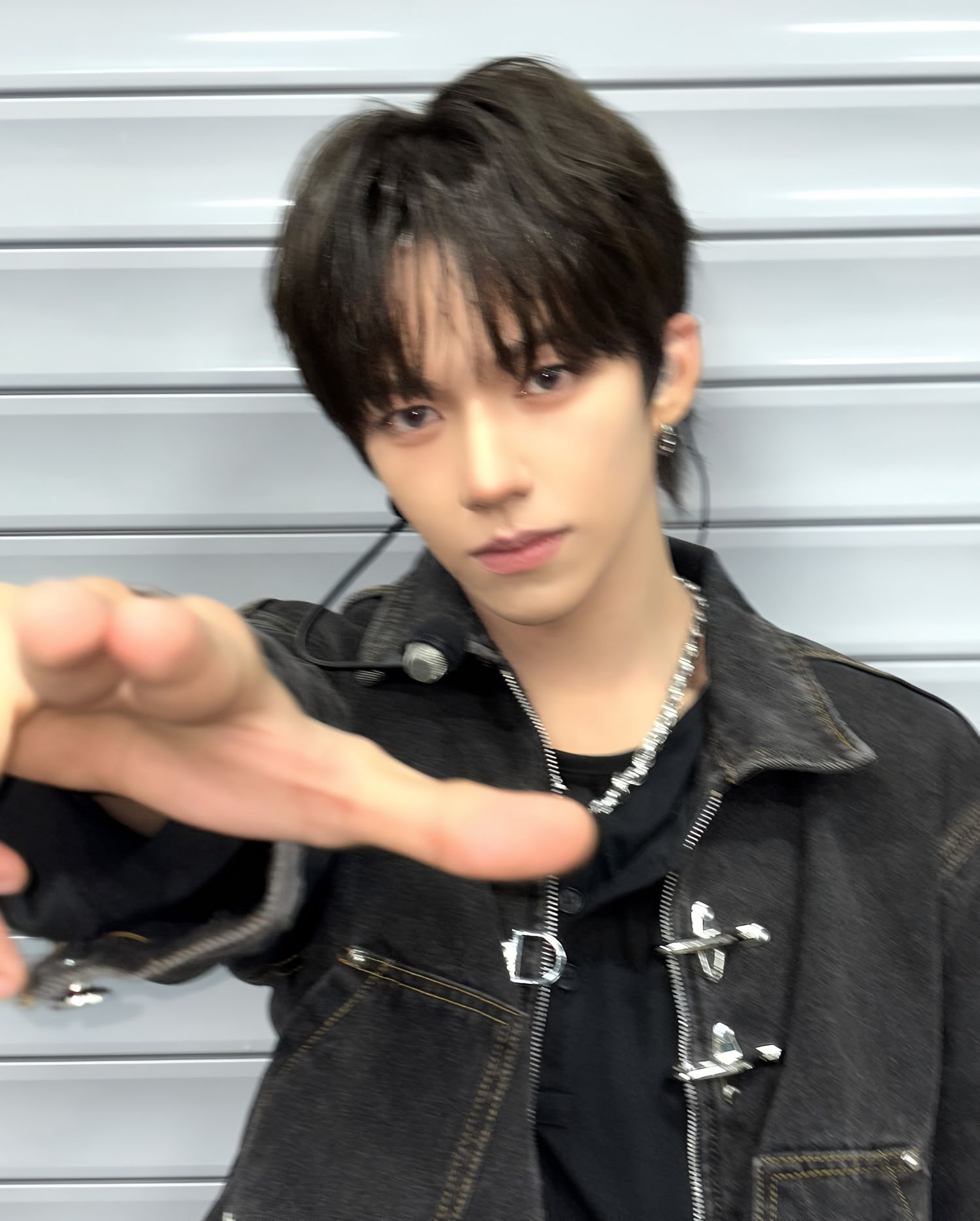 A moment captured by JL (AHOF)'s fan