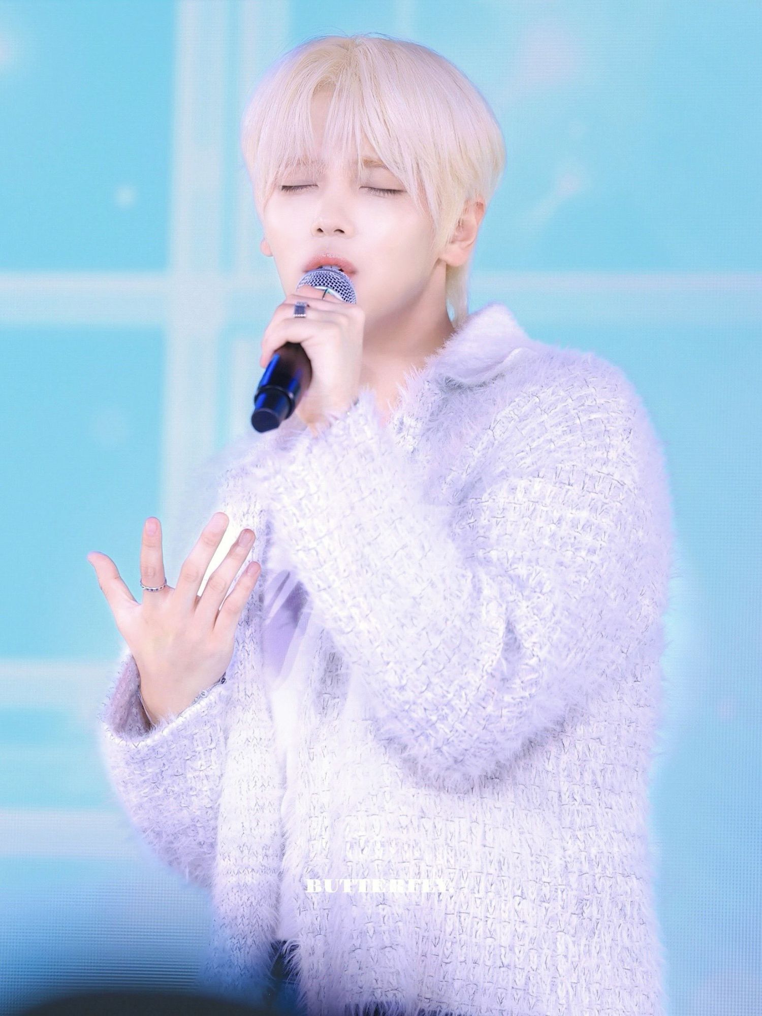 A moment captured by Jang Haneum's fan