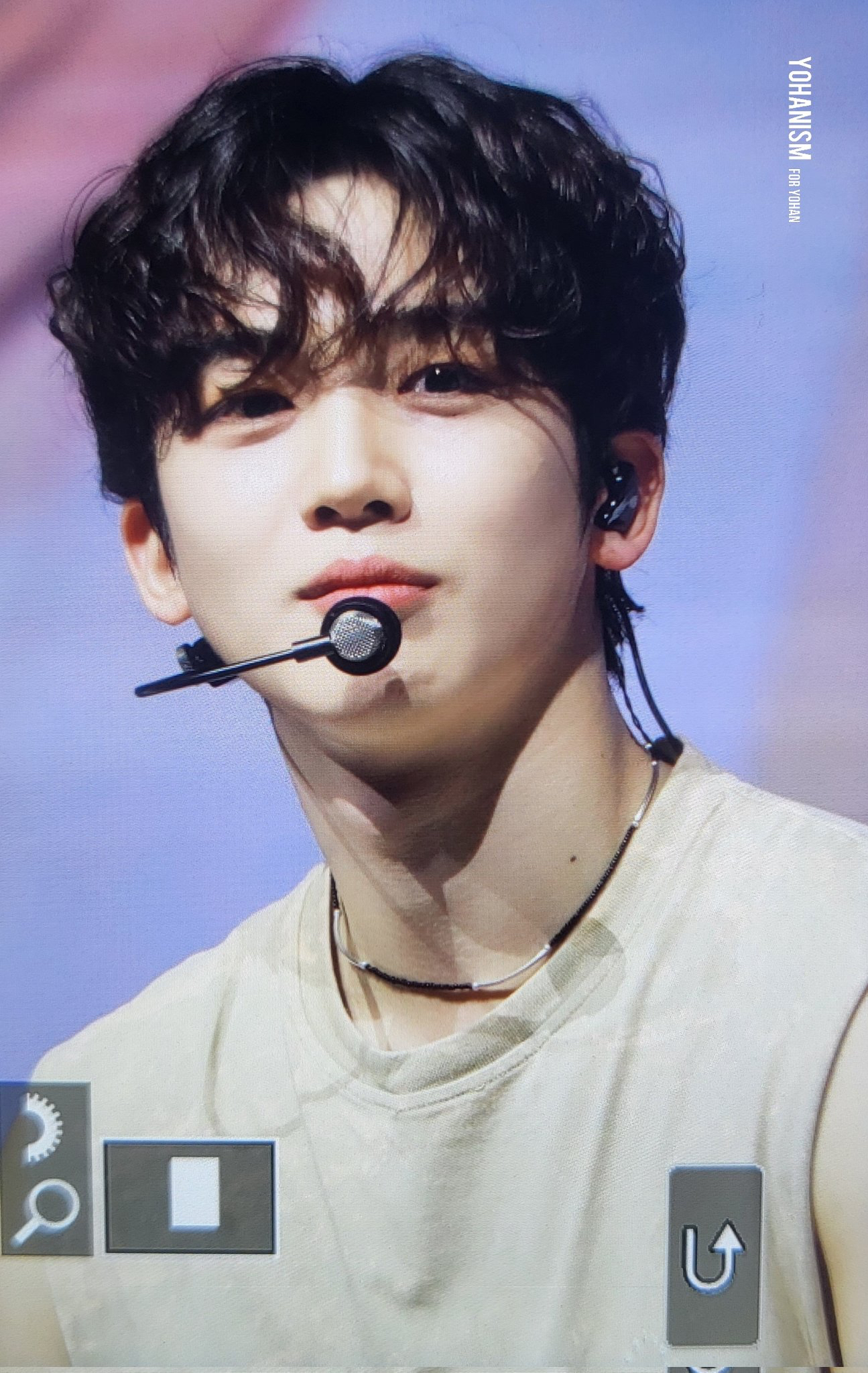 Behind-the-scenes cut of Kim Yohan (WEi)