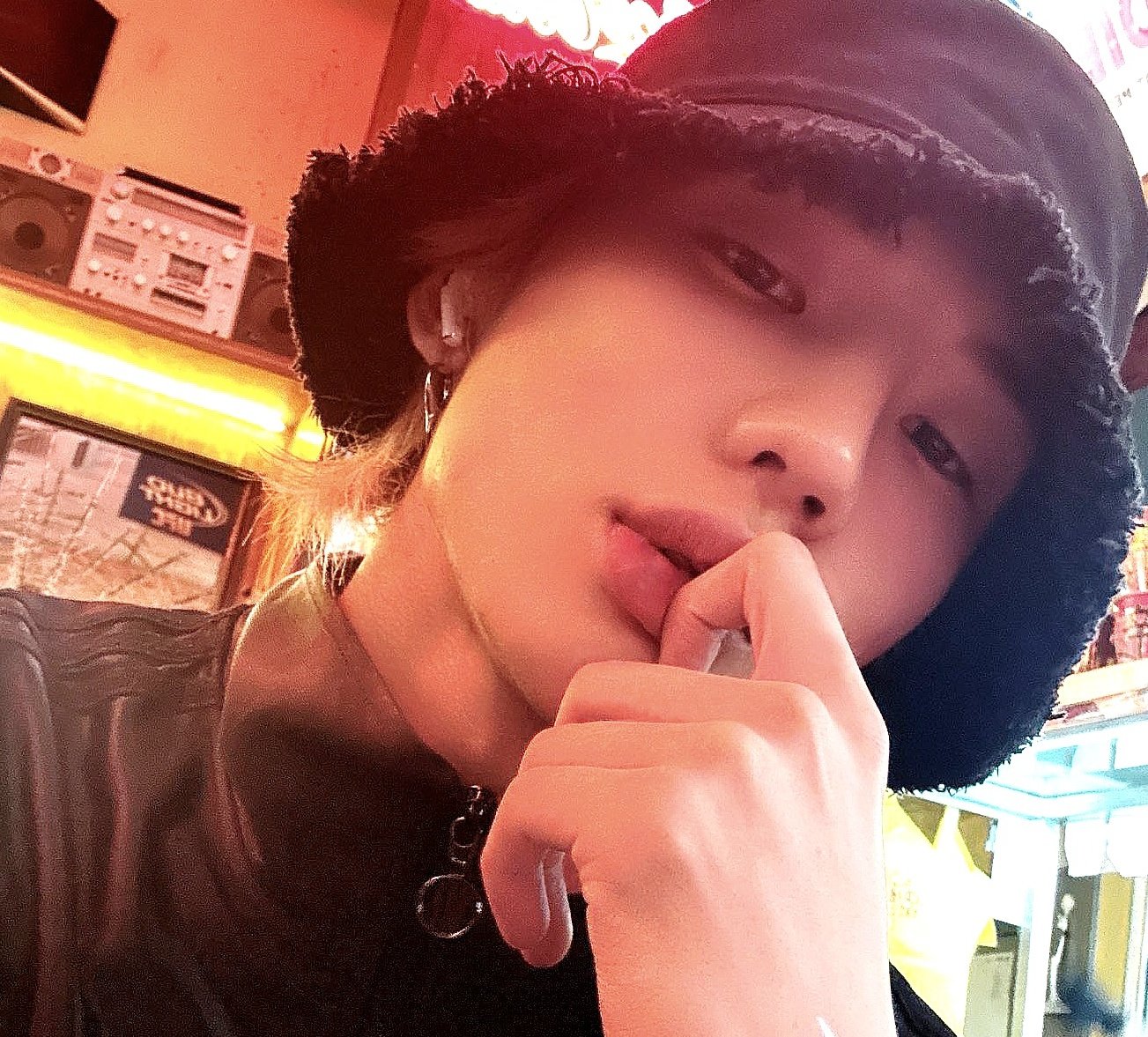 Behind-the-scenes cut of Junhyeok (TNX)