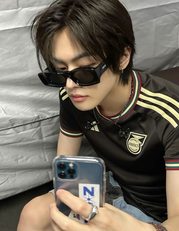 A moment captured by Lee Leo's fan