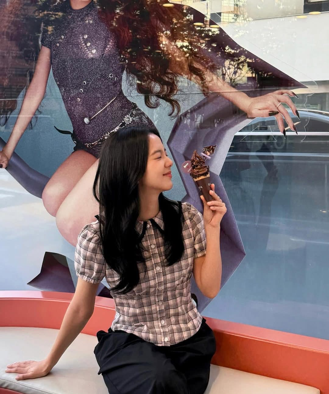 Latest photo of Jisoo (BLACKPINK)