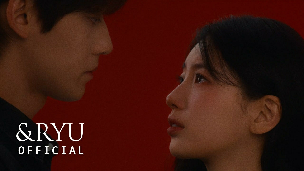 A moment captured by Suzy's fan