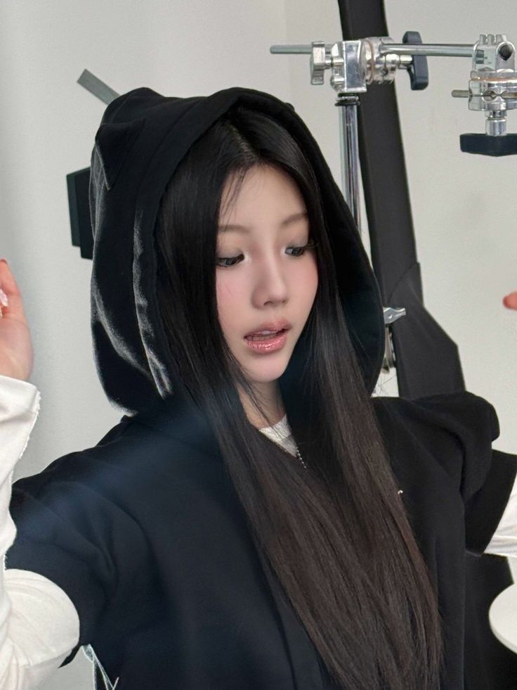 Behind-the-scenes cut of Wonhee (ILLIT)