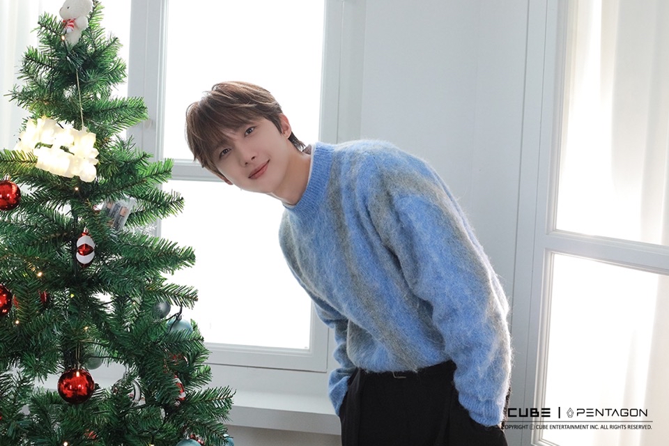 A moment captured by Hui (PENTAGON)'s fan