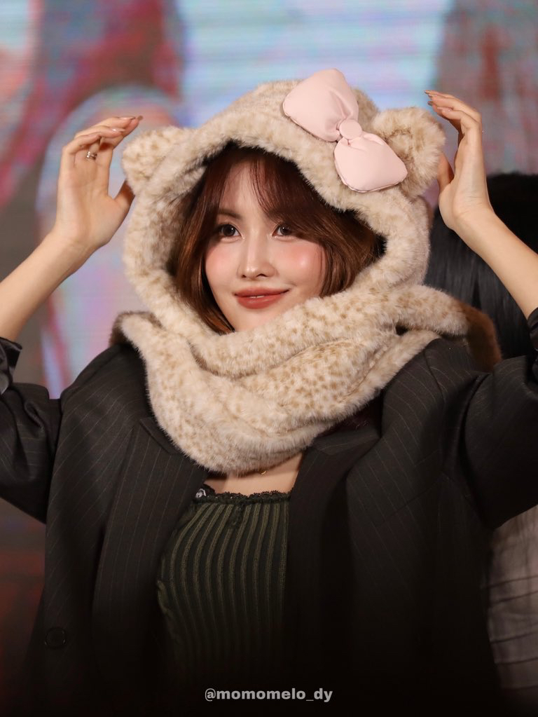 A moment captured by Momo (TWICE)'s fan