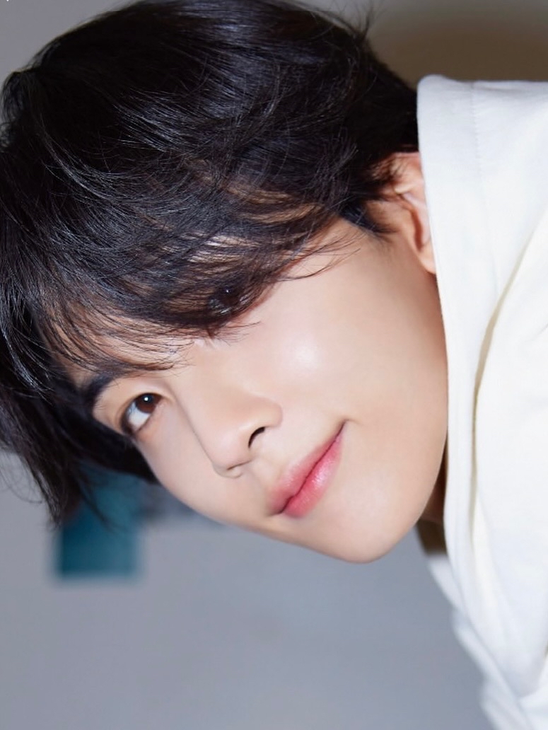A moment captured by Jeonghan (SEVENTEEN)'s fan