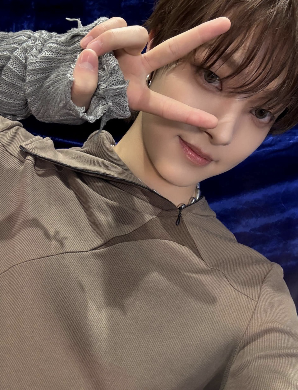 Behind-the-scenes cut of EJ (&TEAM)