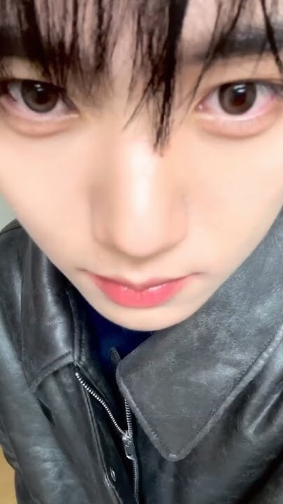 Recent activity shot of Han Yujin (ZEROBASEONE)