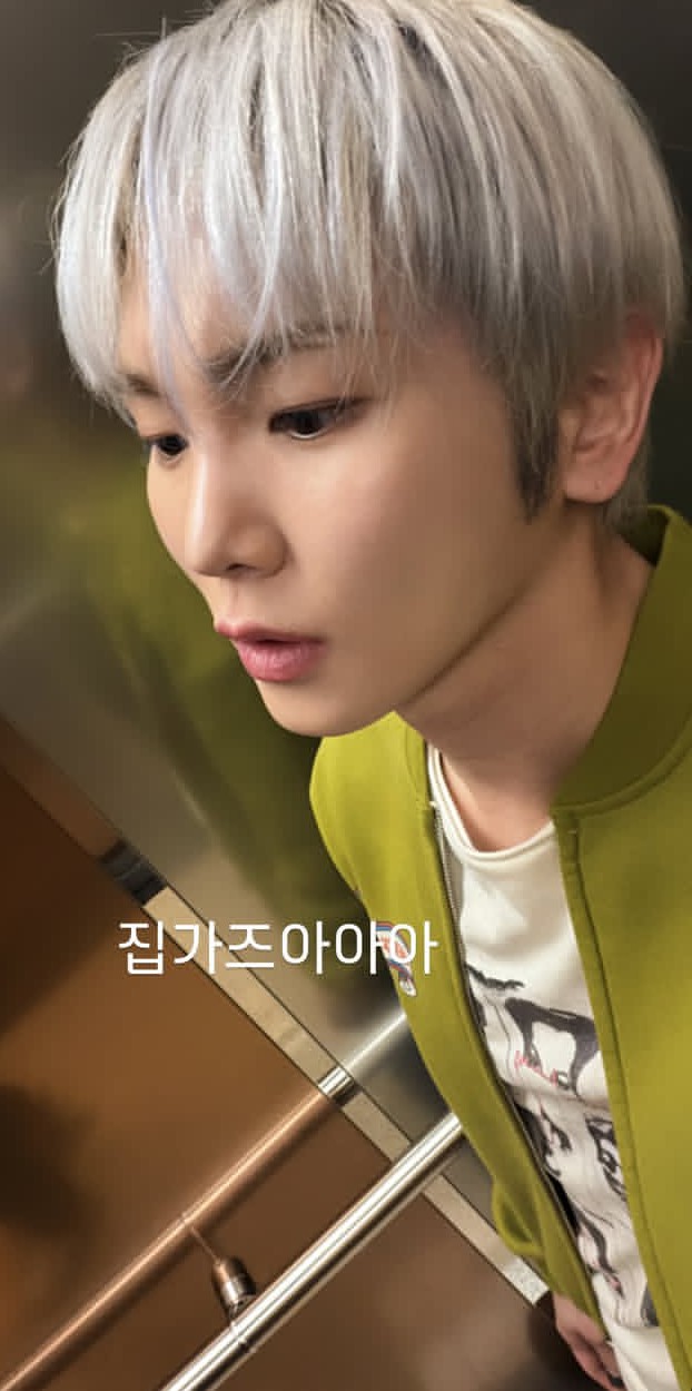 A heartfelt wallpaper shared by SHINee's fans