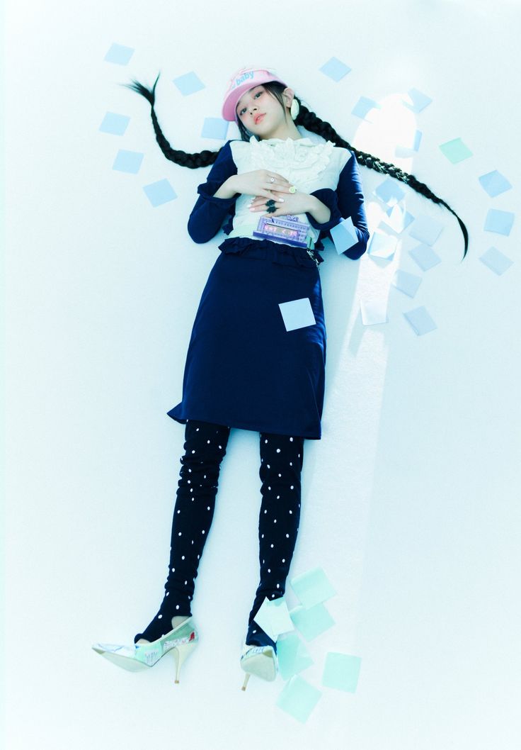 Behind-the-scenes cut of ILLIT