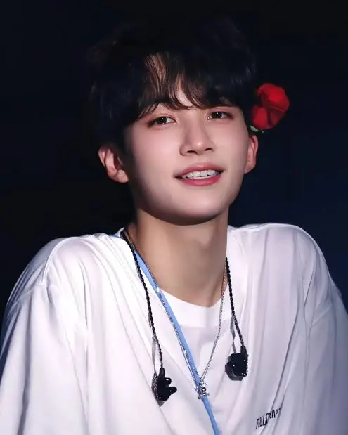 Recent activity shot of Jeonghan (SEVENTEEN)