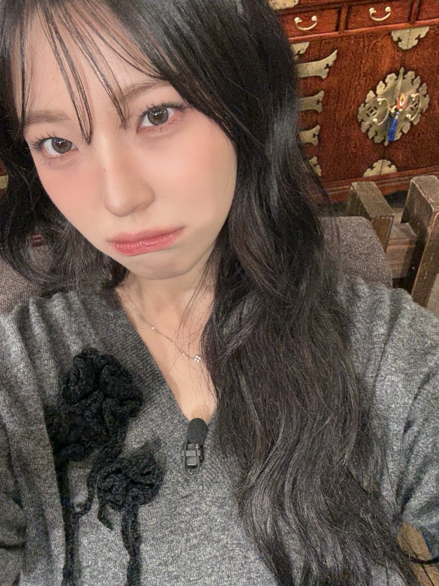 Potret di balik layar fromis (9)