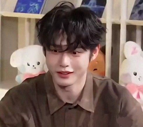 Behind-the-scenes cut of Kim Jiwoong (ZEROBASEONE)