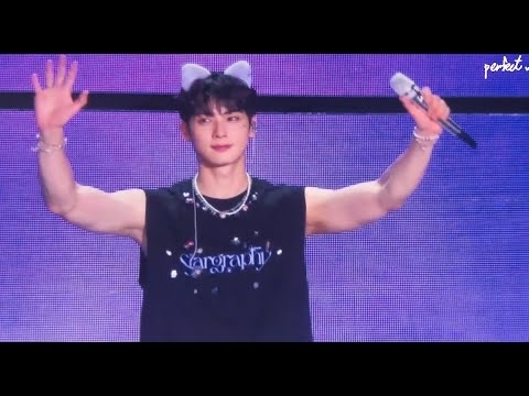 A moment captured by Eunwoo (ASTRO)'s fan