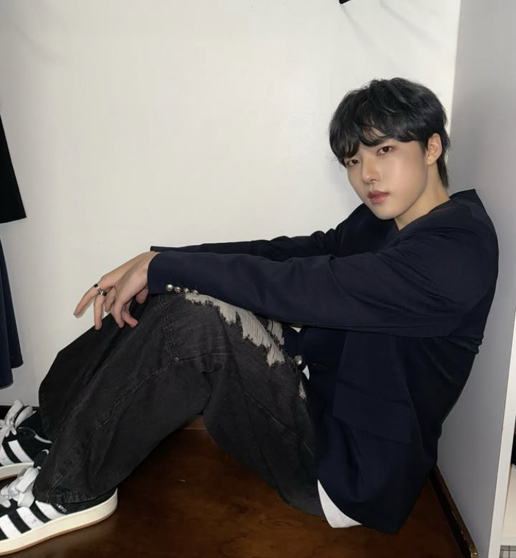Recent activity shot of Junghoon (Xikers)