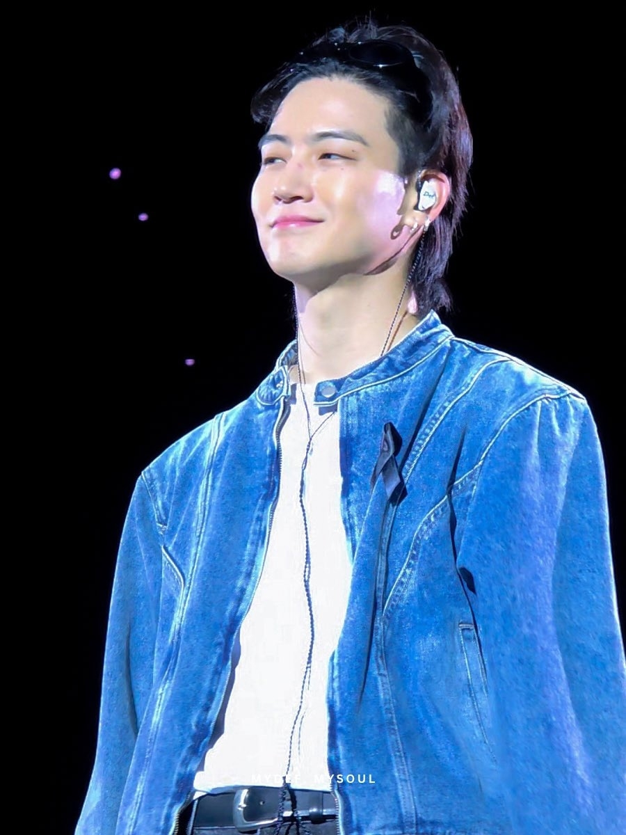 A moment captured by JAY B (GOT7)'s fan