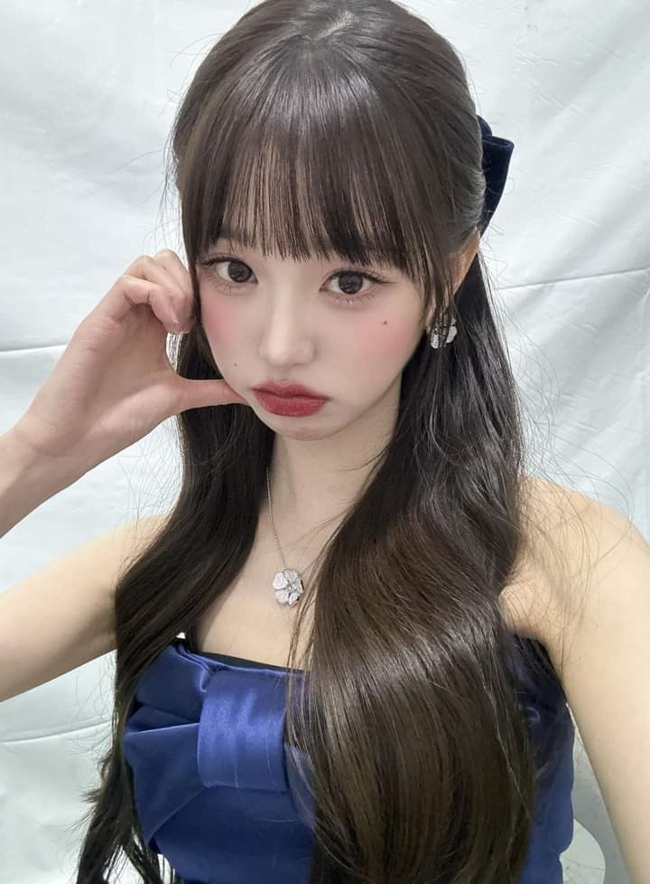 Behind-the-scenes cut of Jang Wonyoung (IVE)
