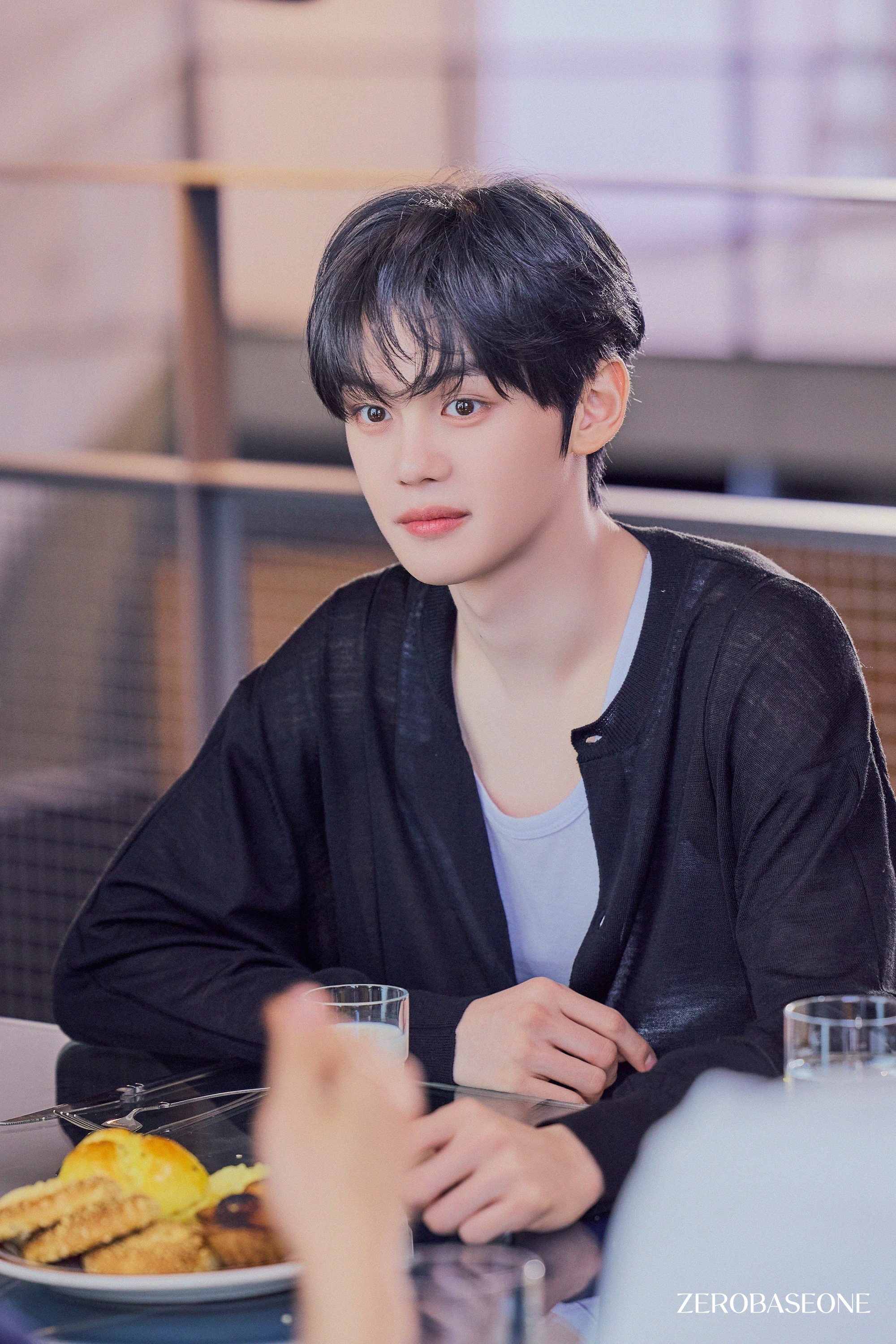 Latest photo of Kim Gyuvin (ZEROBASEONE)