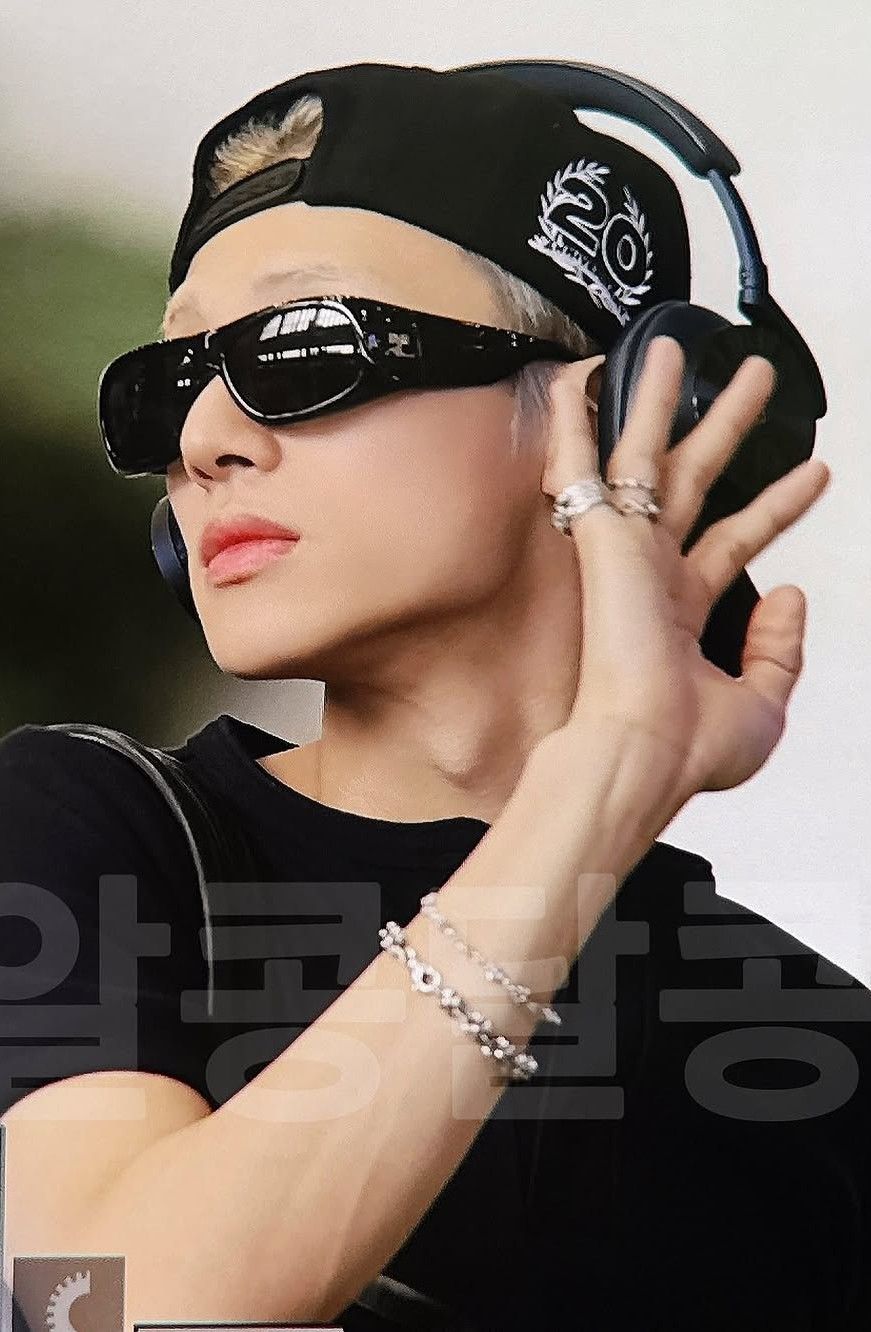 Behind-the-scenes cut of Wooyoung (ATEEZ)