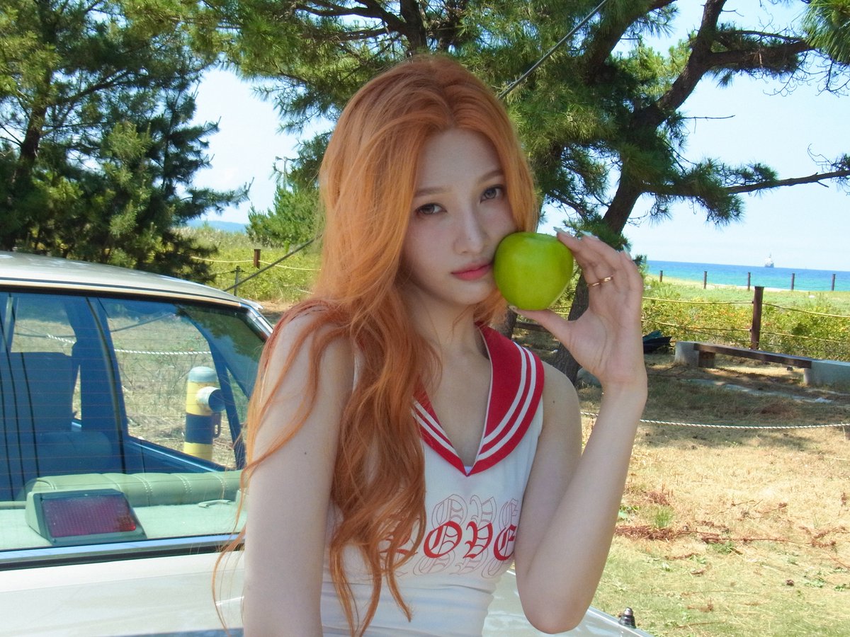 Behind-the-scenes cut of Red Velvet