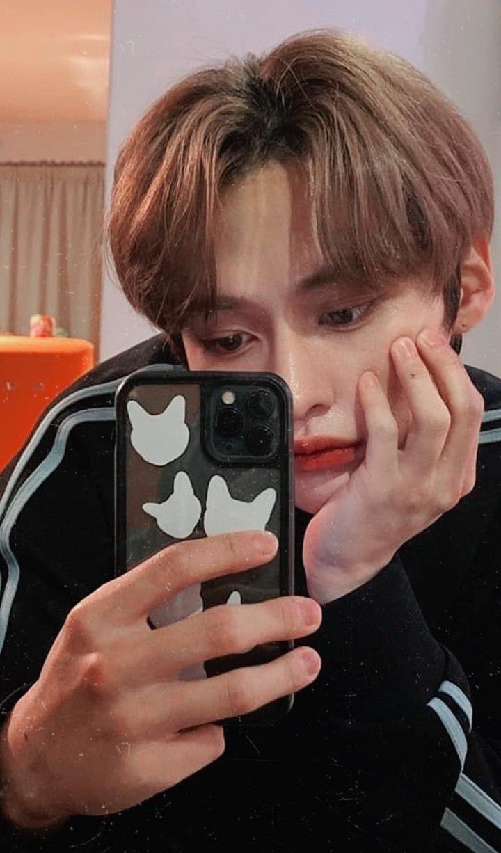 A heartfelt wallpaper shared by Lee Know (Stray Kids)'s fans