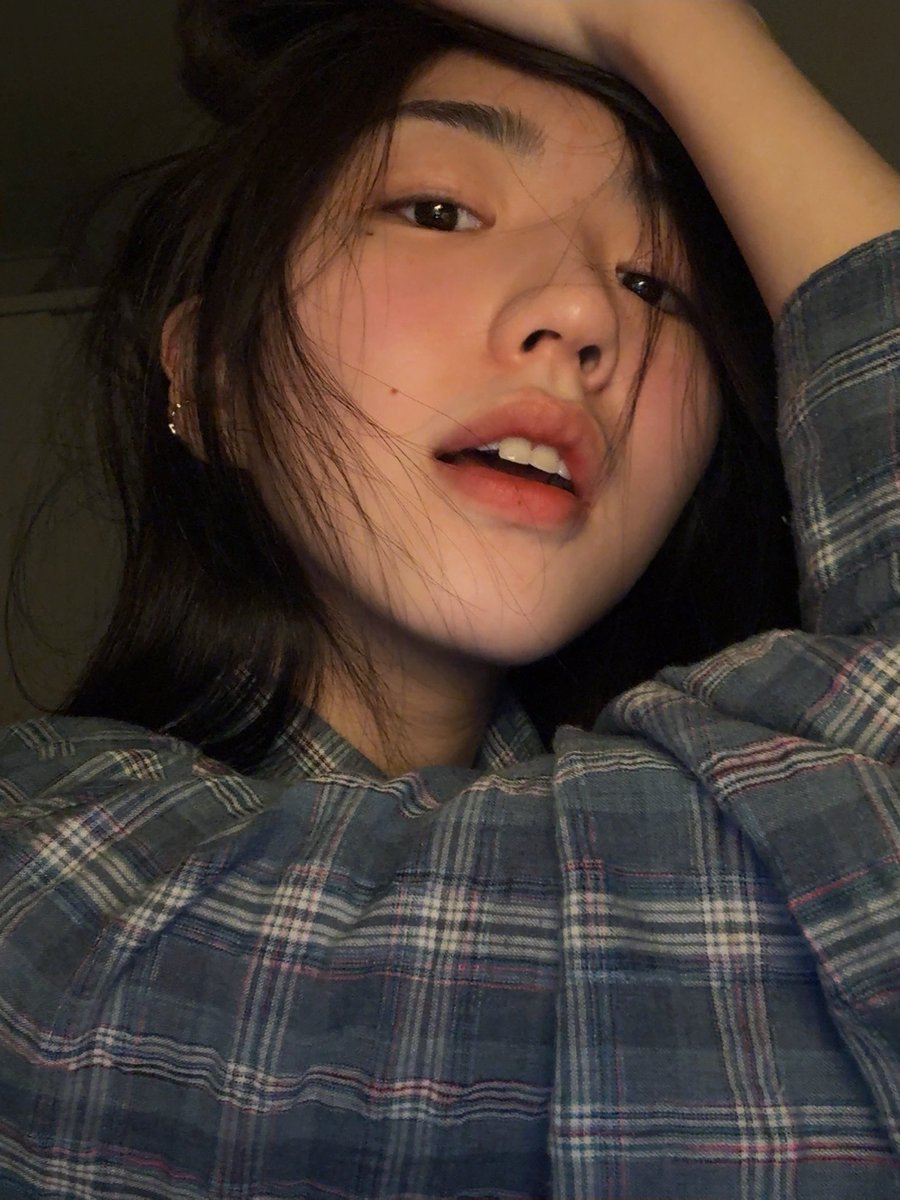 Behind-the-scenes cut of tripleS