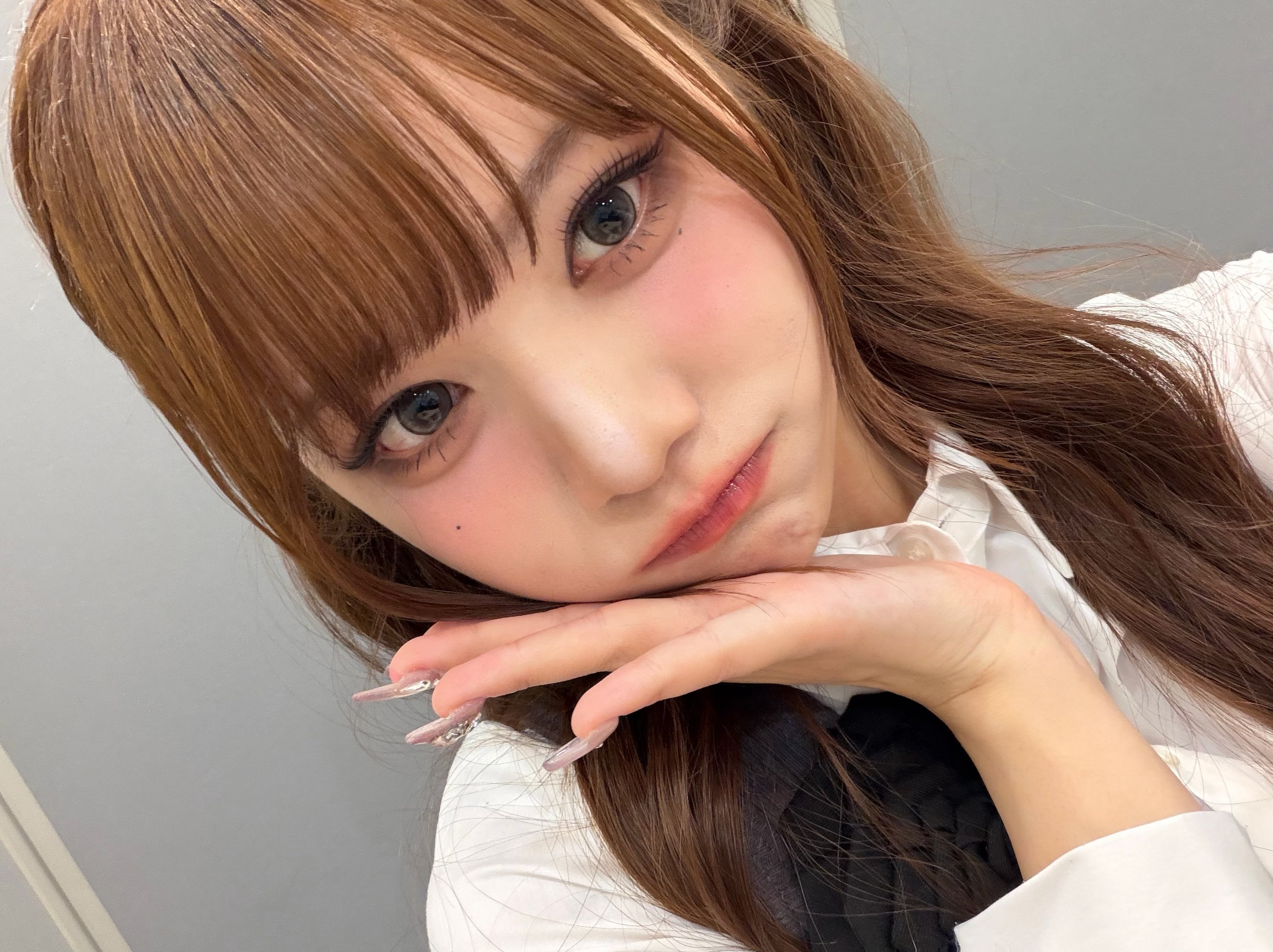 Behind-the-scenes cut of Serina (MADEIN)