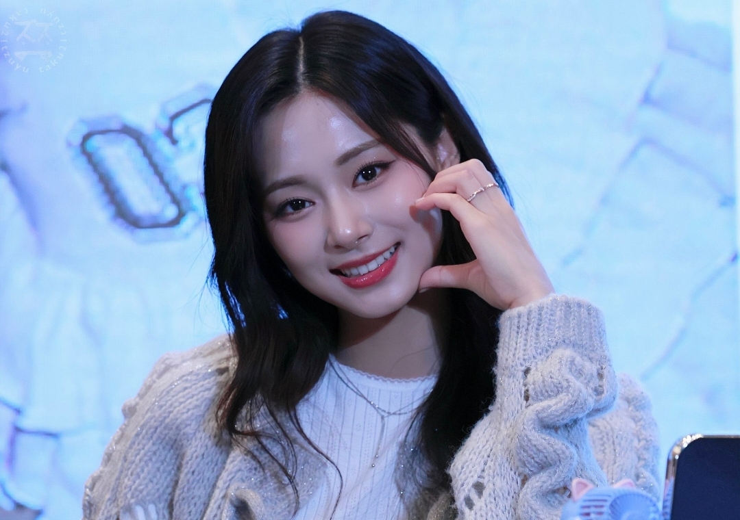 ツウィ (TWICE)の最近の活動写真