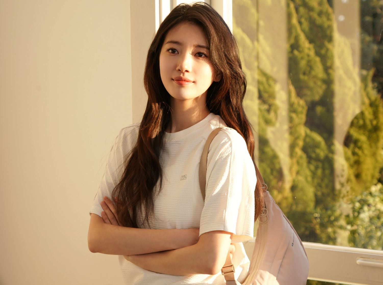 수지의 비하인드 컷