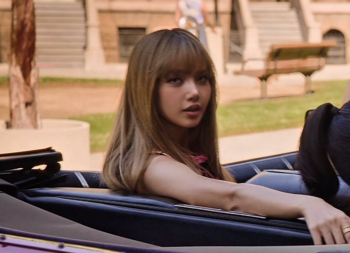 Lisa (BLACKPINK)的幕後花絮
