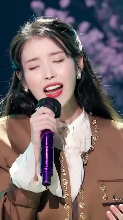 A heartfelt wallpaper shared by IU's fans