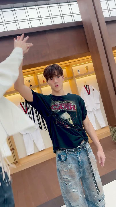 Behind-the-scenes cut of Shownu (MONSTA X)