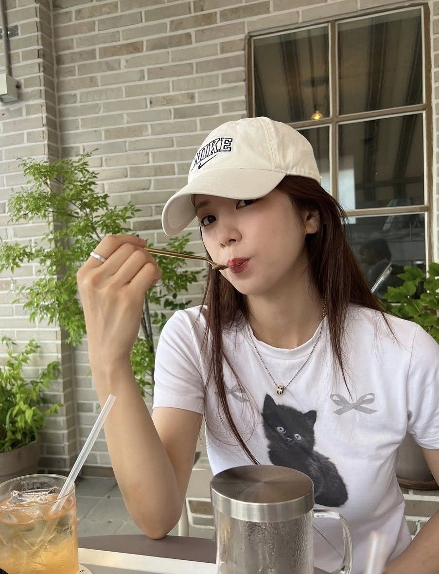 Latest photo of Park Chorong (Apink)