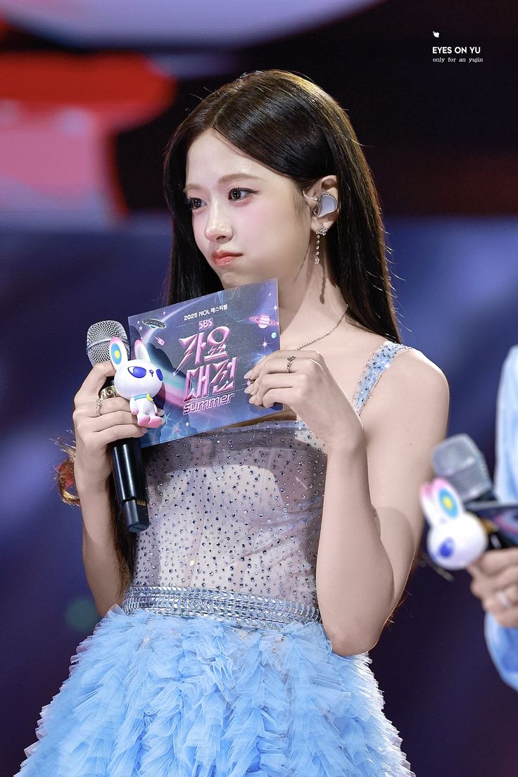 Behind-the-scenes cut of An Yujin (IVE)