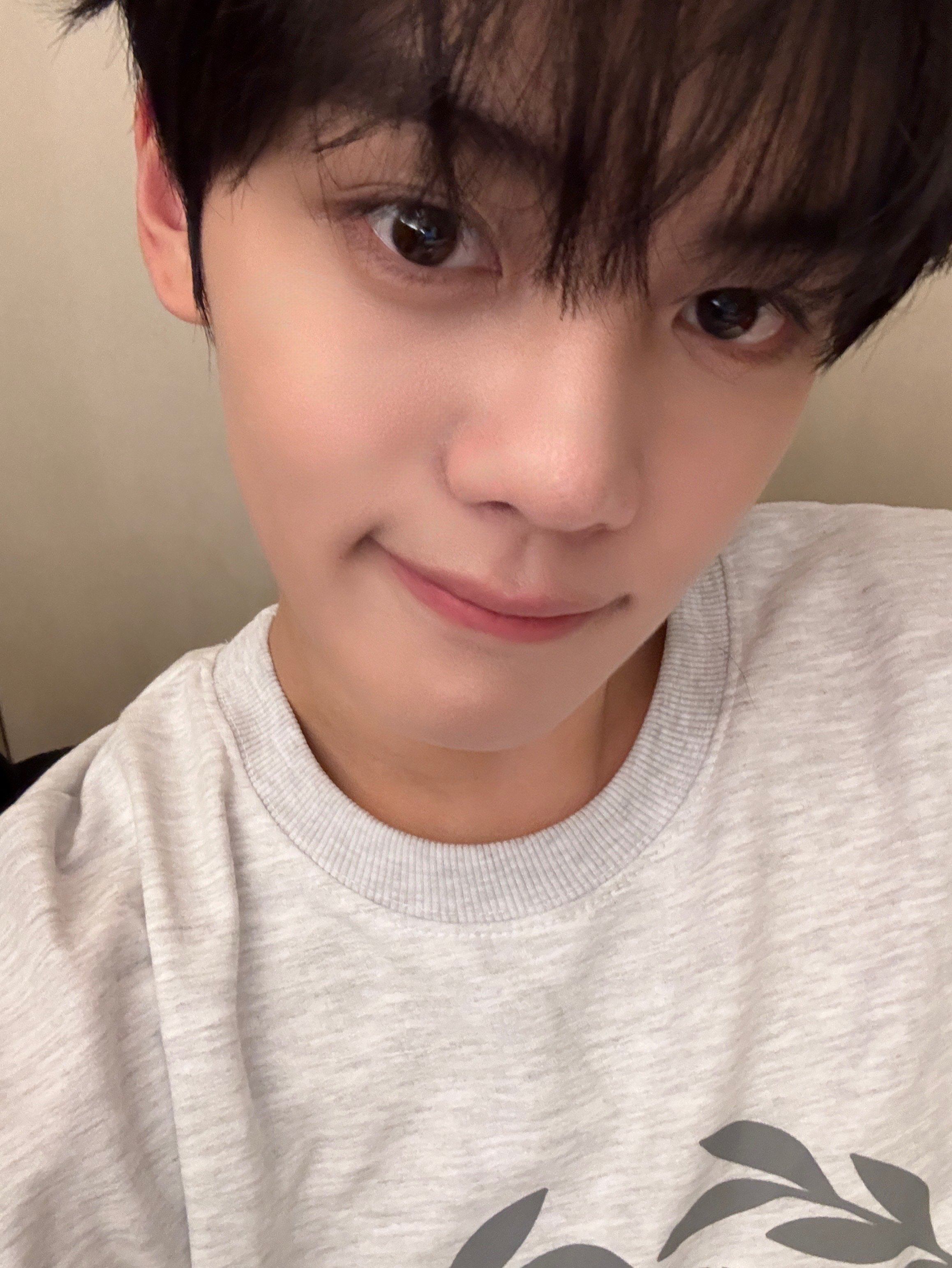 Behind-the-scenes cut of Kim Gyuvin (ZEROBASEONE)