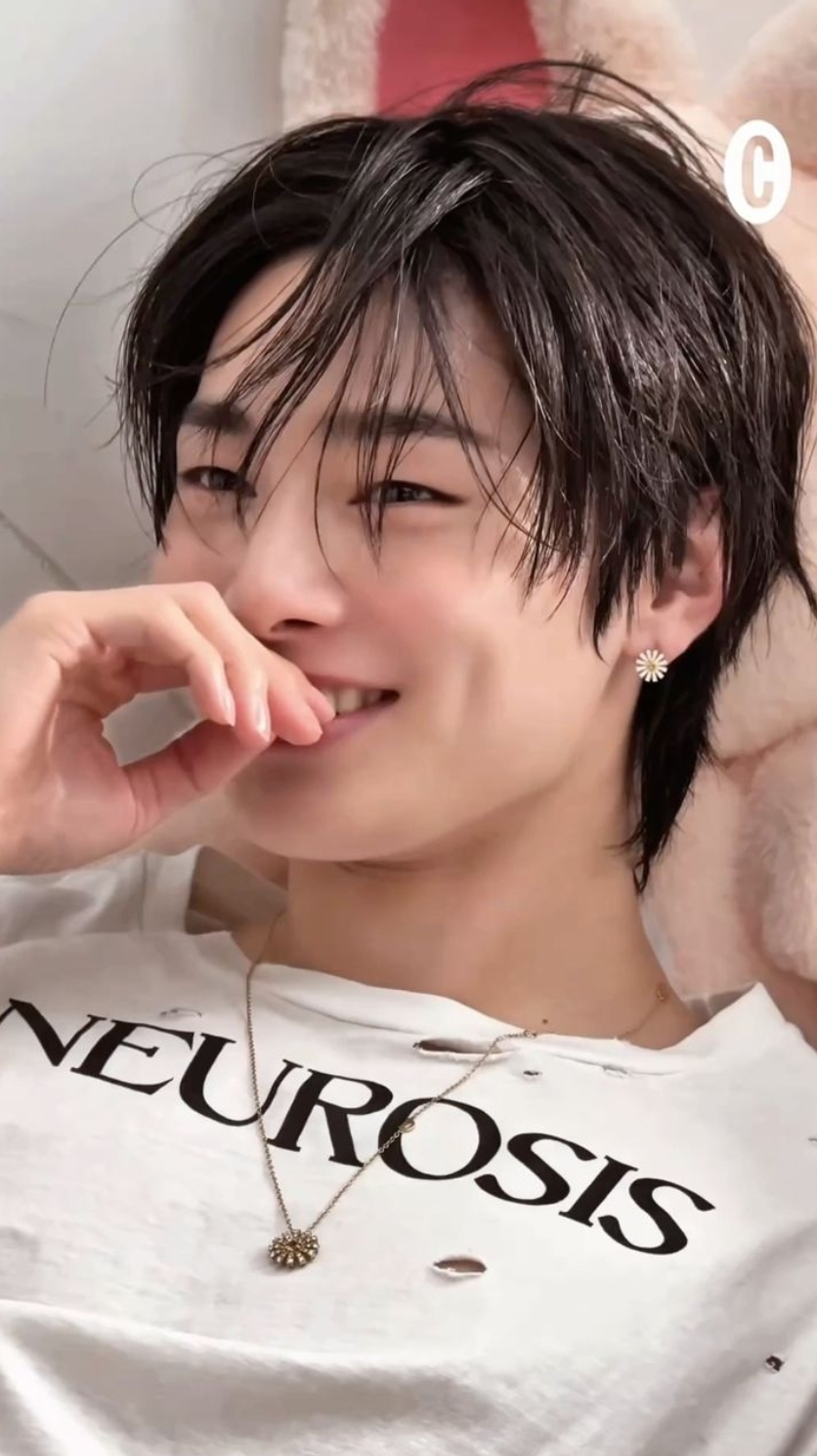 Behind-the-scenes cut of I.N (Stray Kids)