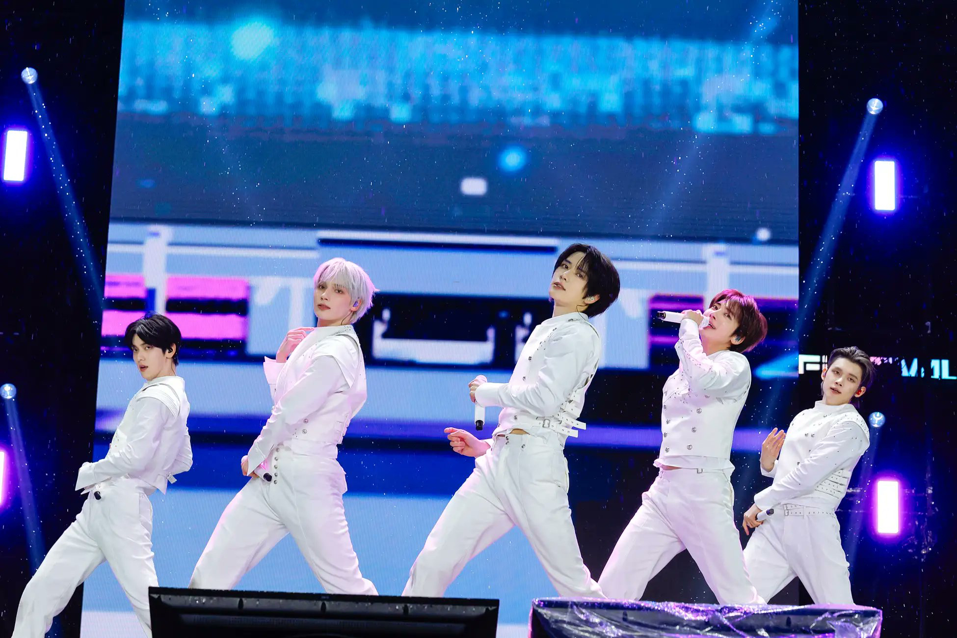 Foto terbaru Taehyun (TOMORROW X TOGETHER)