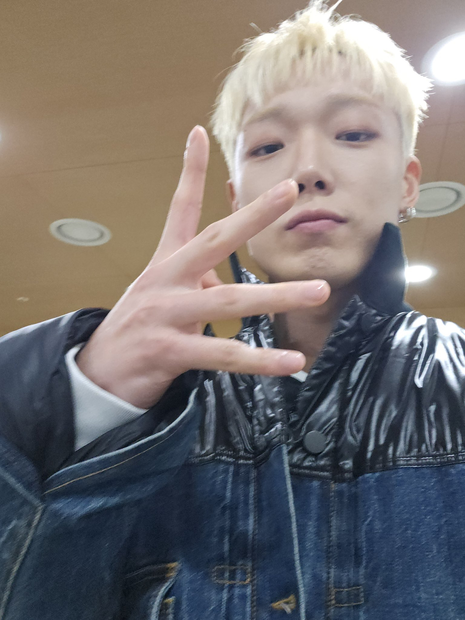 Recent activity shot of BOBBY (iKON)
