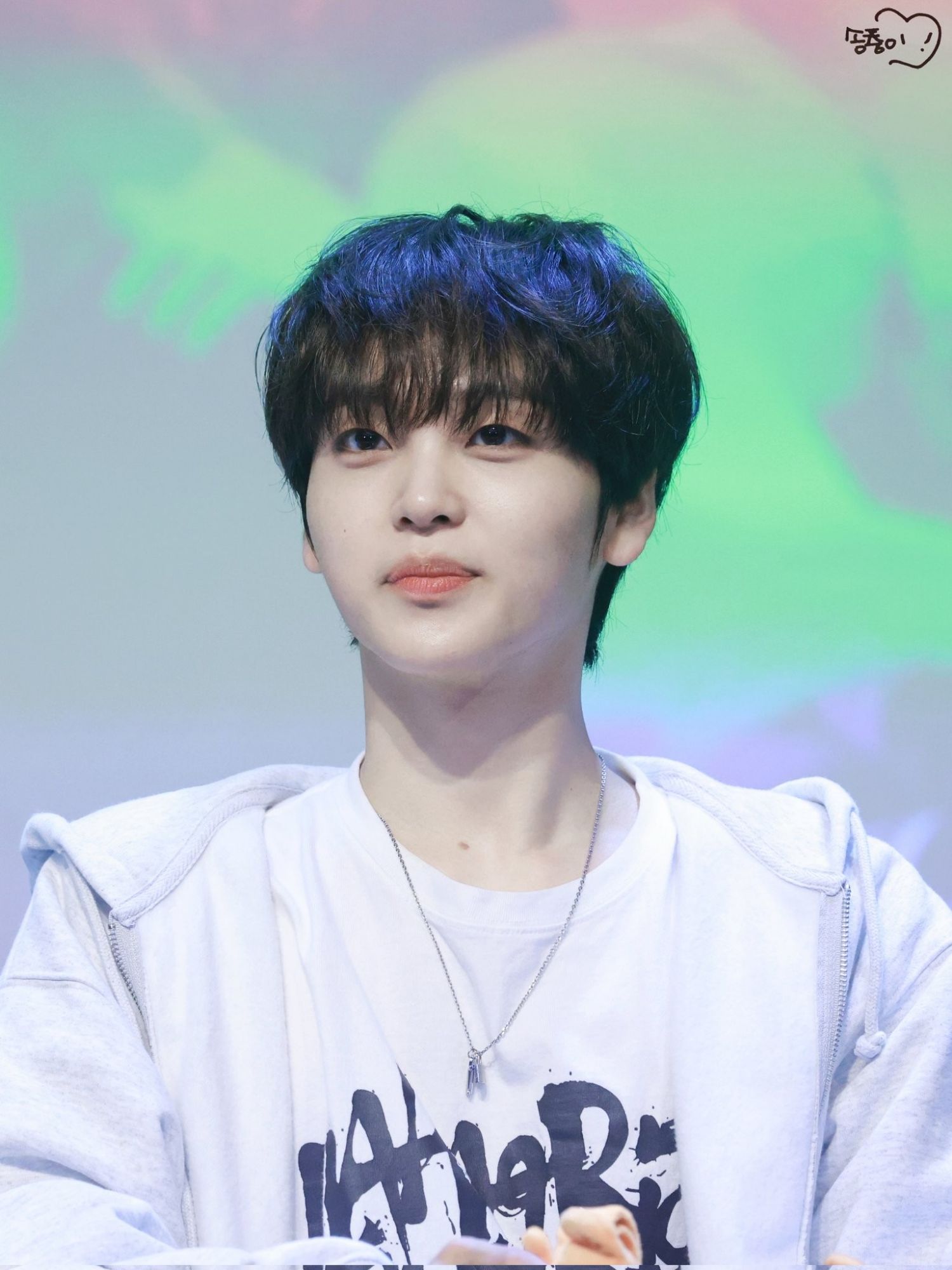 Recent activity shot of Hyeongjun (CRAVITY)