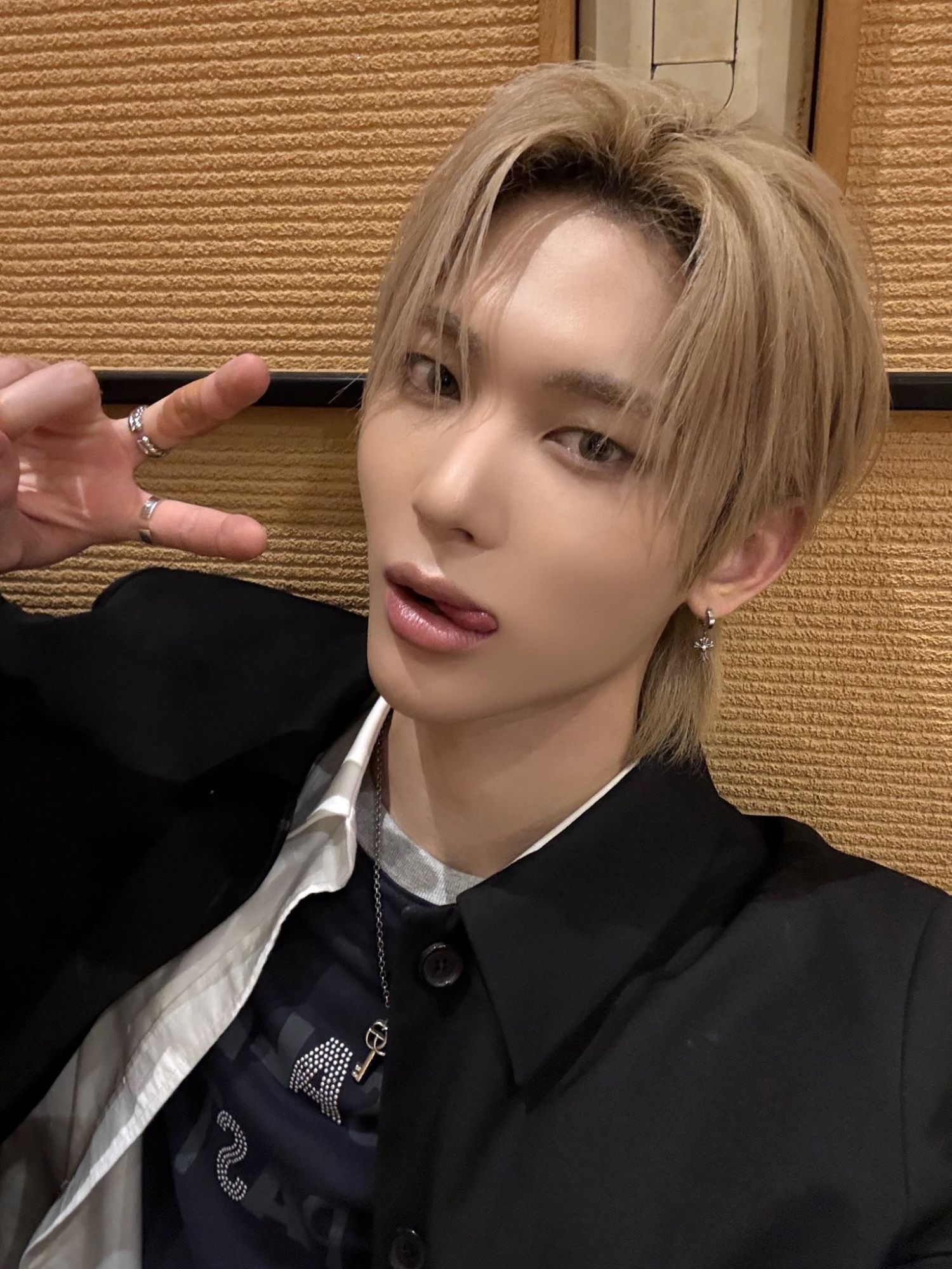 Behind-the-scenes cut of Siyun (NOWZ)