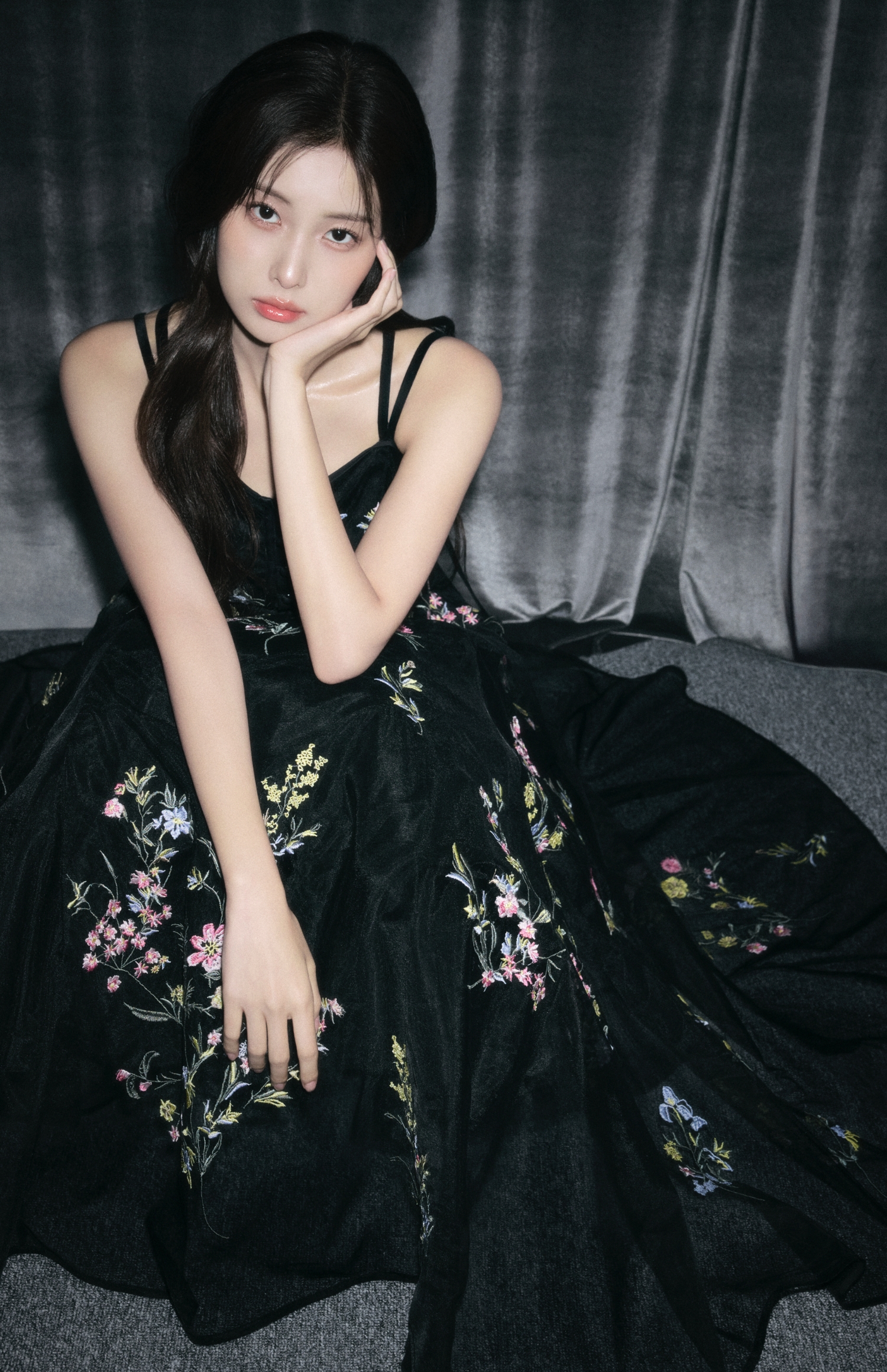 Behind-the-scenes cut of Kang Hyewon