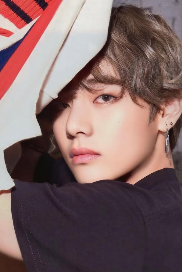 Latest photo of V (BTS)