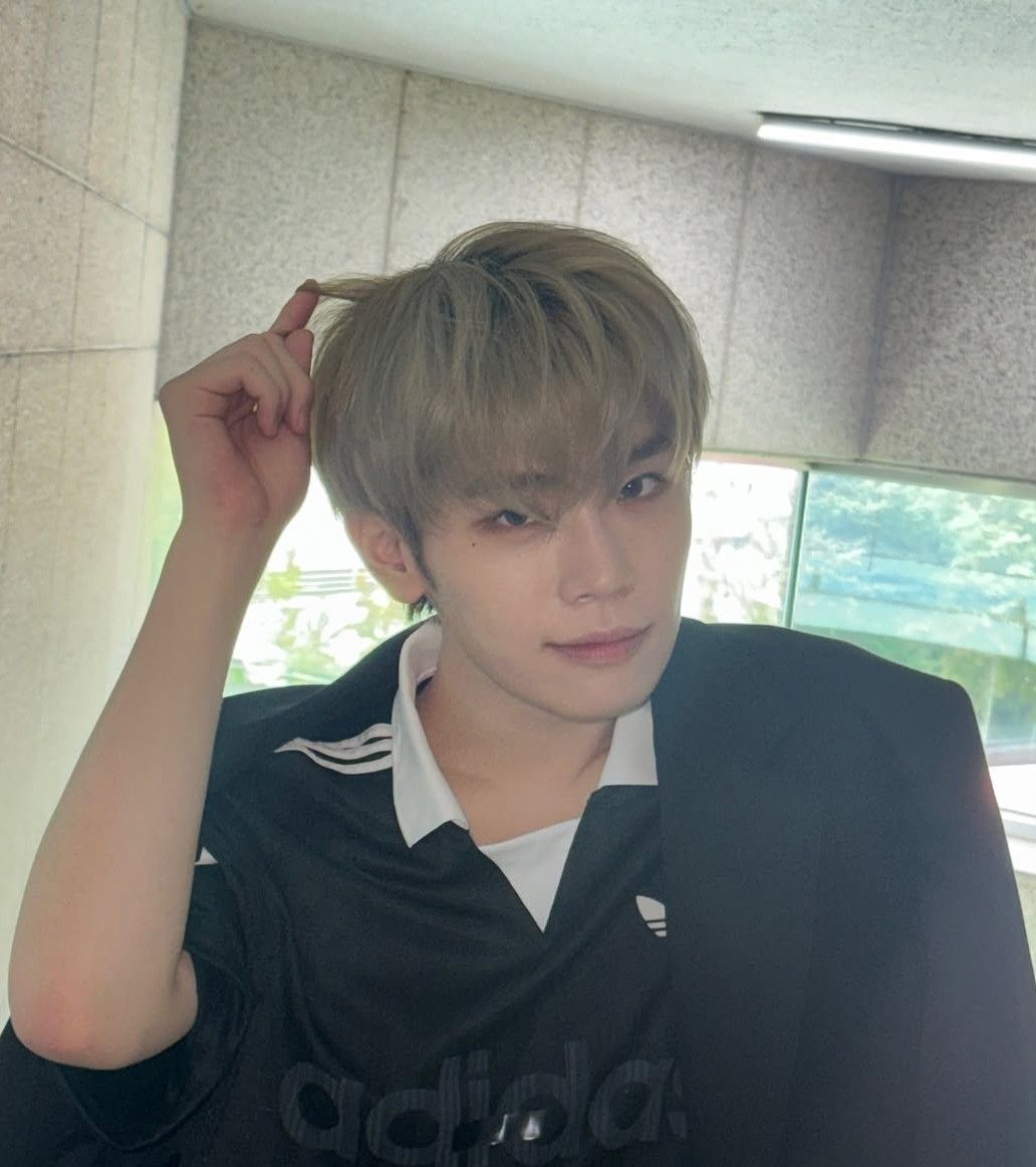 Foto terbaru Kim Taerae (ZEROBASEONE)