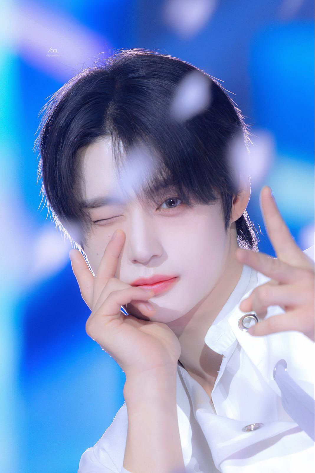 Behind-the-scenes cut of Kim Jiwoong (ZEROBASEONE)