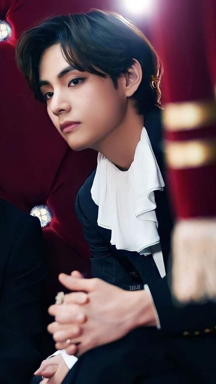 Behind-the-scenes cut of V (BTS)