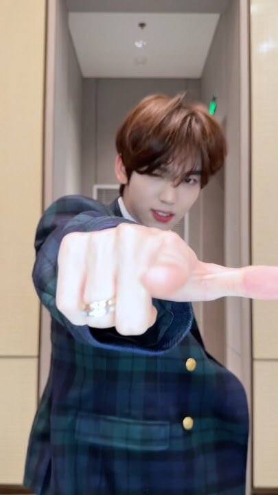 A moment captured by Han Yujin (ZEROBASEONE)'s fan