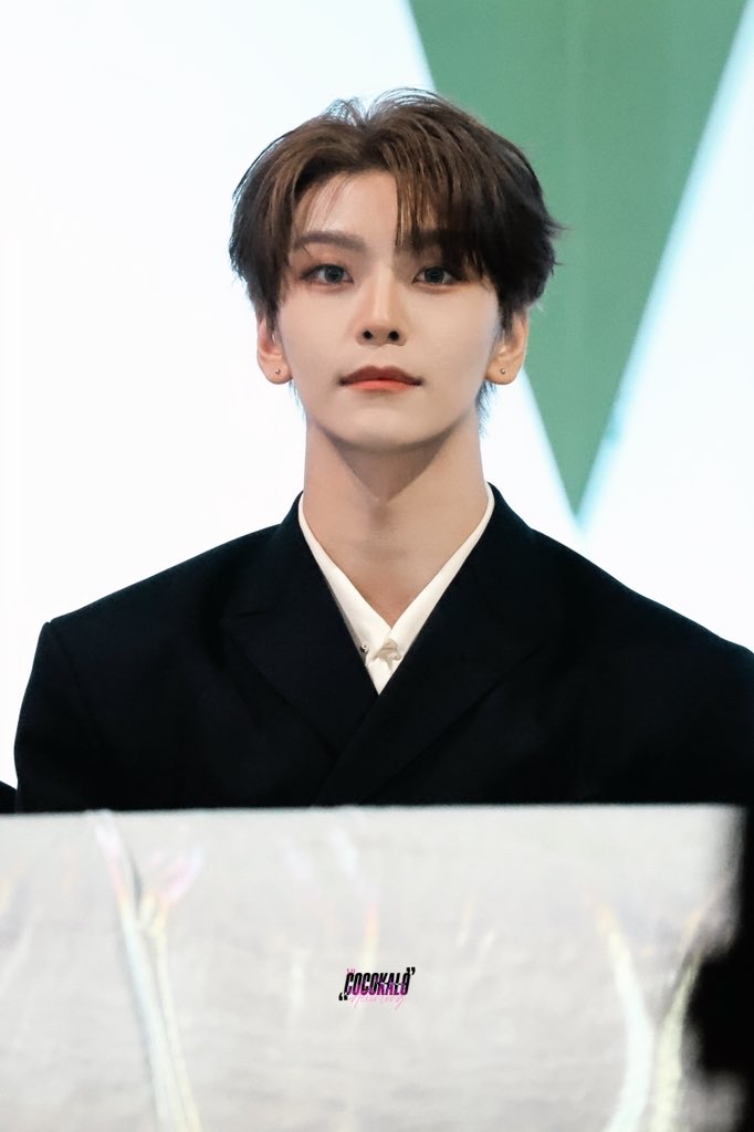 A moment captured by He Xinlong (ALPHA DRIVE ONE)'s fan