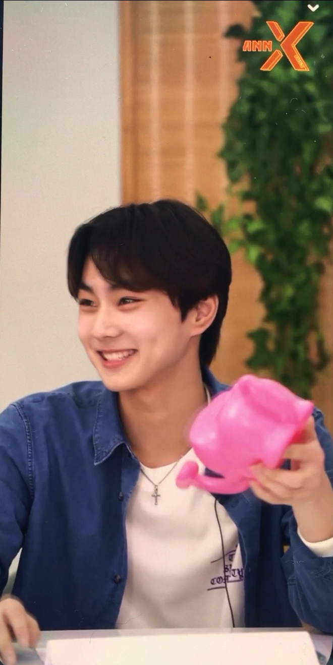 Fandom-recommended wallpaper image of Jungwon (ENHYPEN)