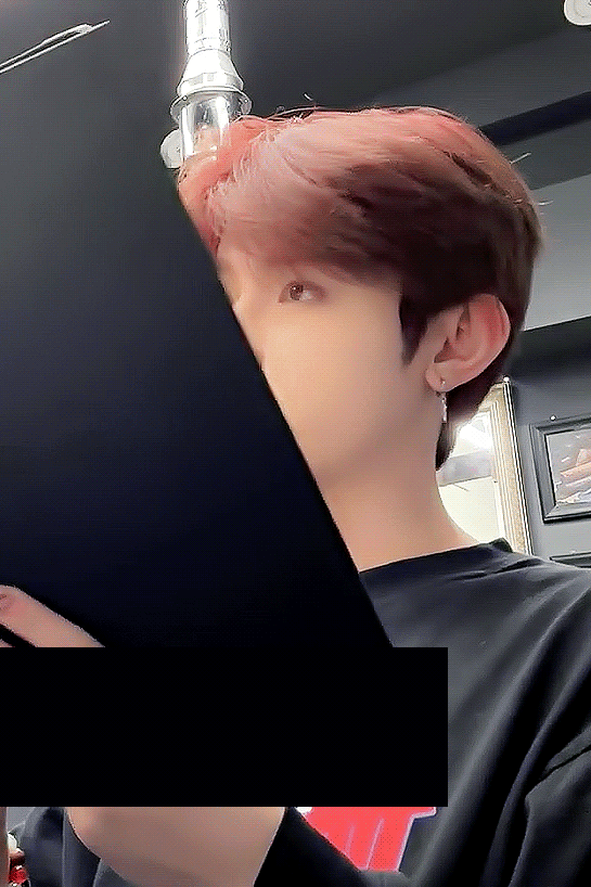 Behind-the-scenes cut of Zhang Hao (ZEROBASEONE)